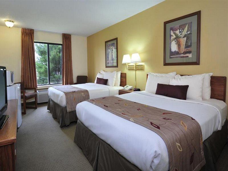 Ramada By Wyndham I-90 Hotel 3*