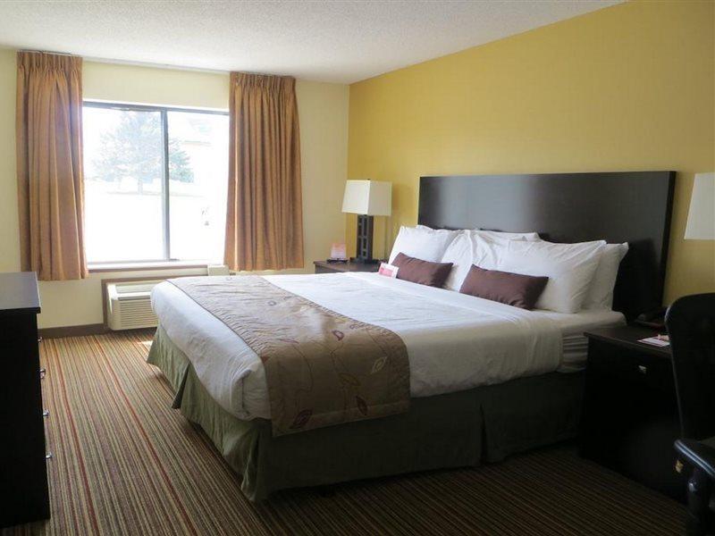 Ramada By Wyndham I-90 Hotel 3*