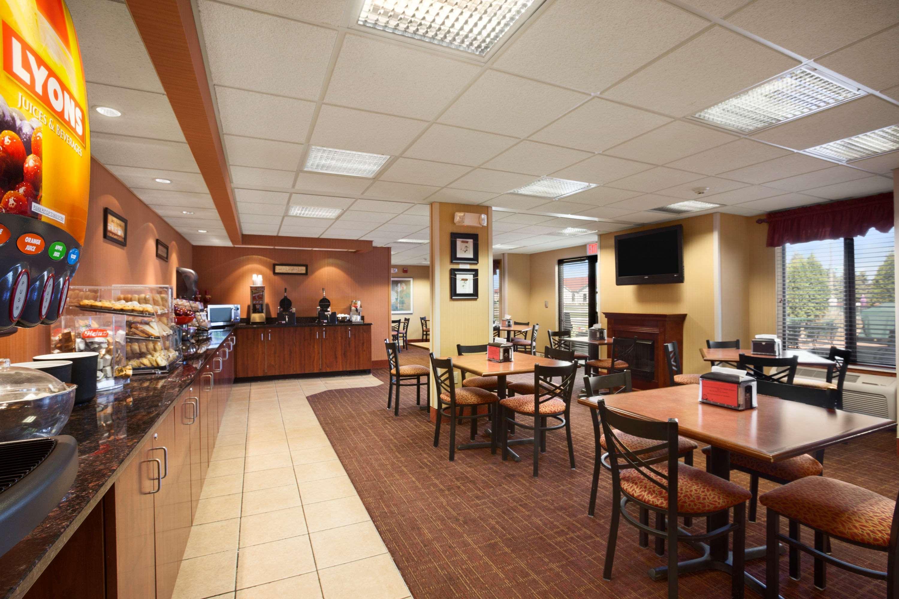 Ramada By Wyndham I-90 Hotel 3*