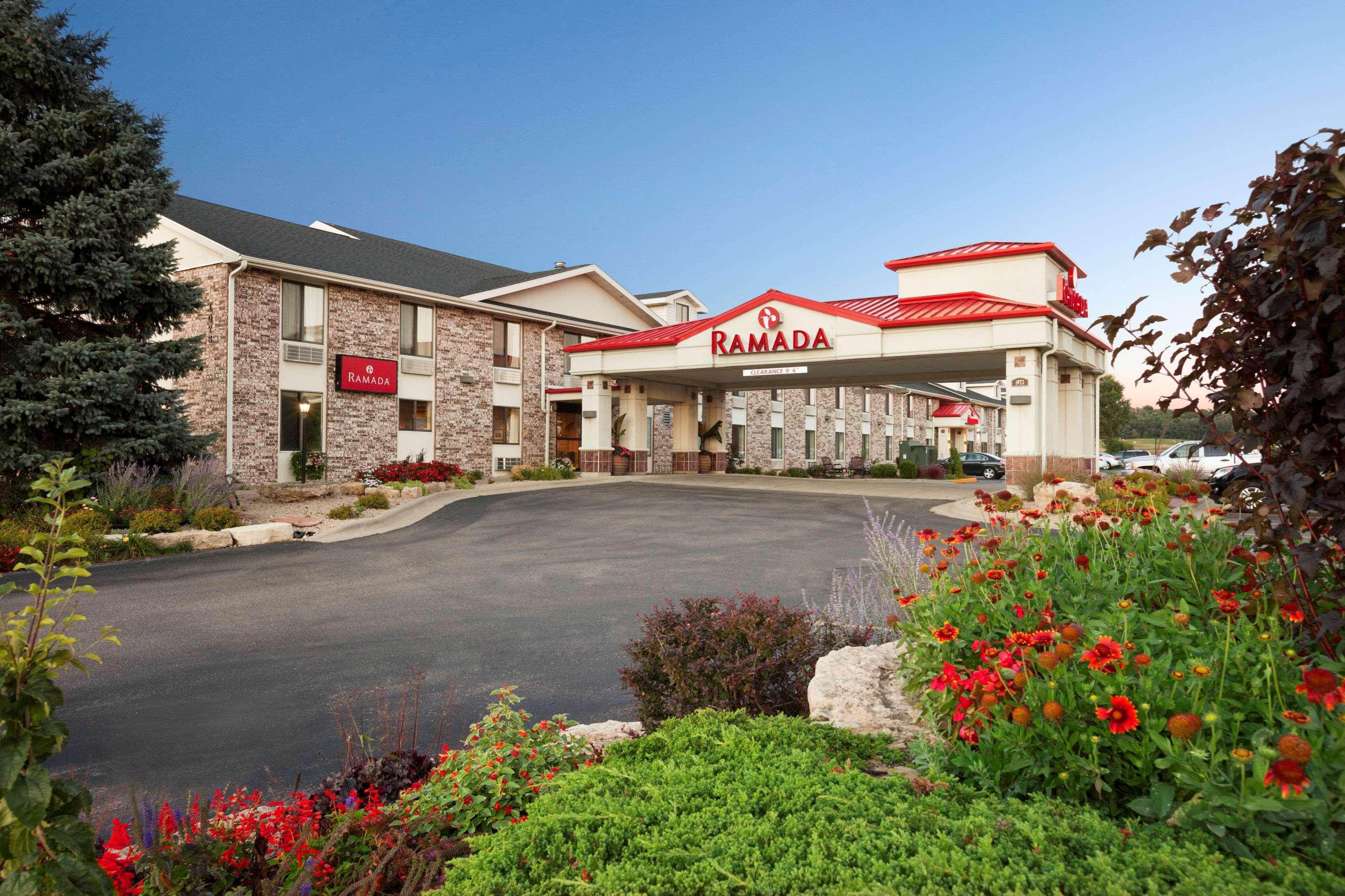 Ramada By Wyndham I-90 Hotel Lake Delton
