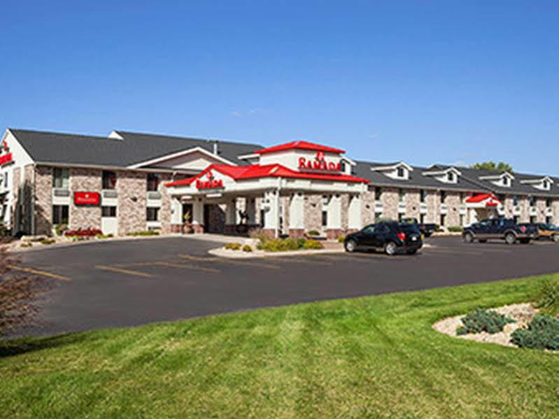 Ramada By Wyndham I-90 Lake Delton