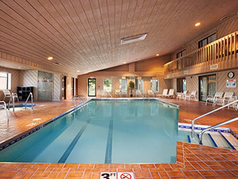 Ramada By Wyndham I-90 Hotel 3*