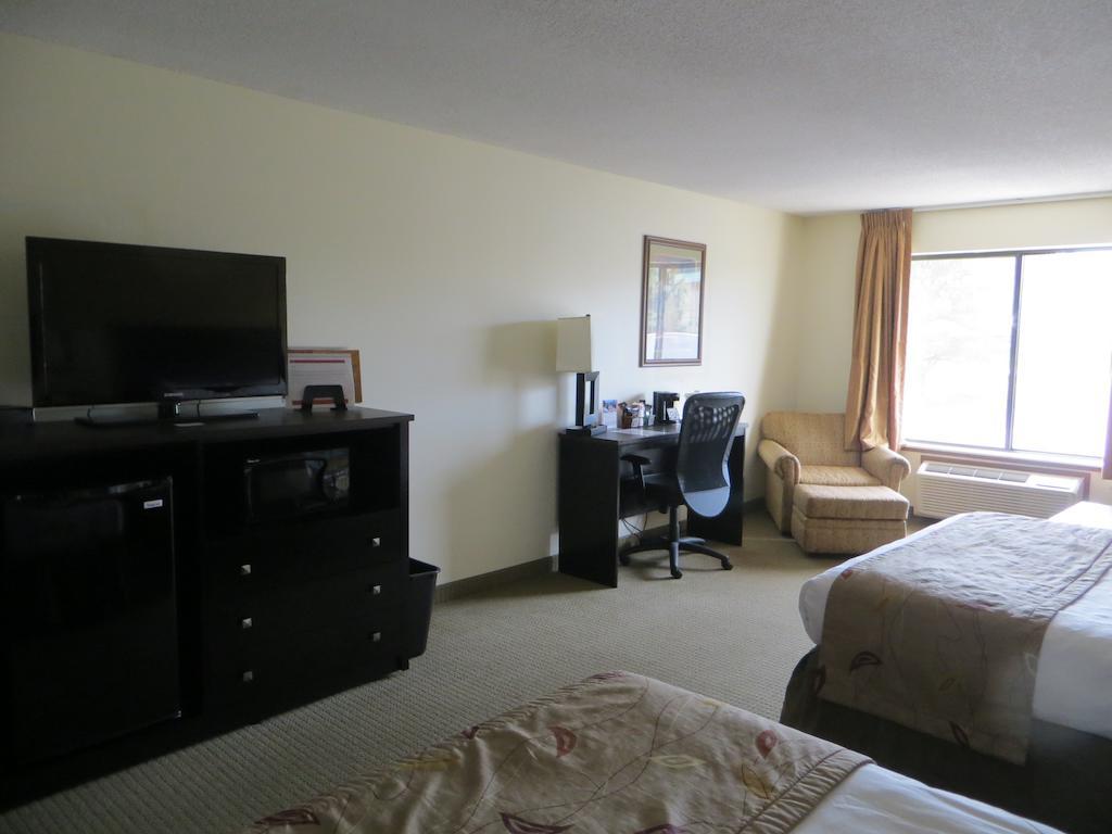 Ramada By Wyndham I-90 3* Lake Delton