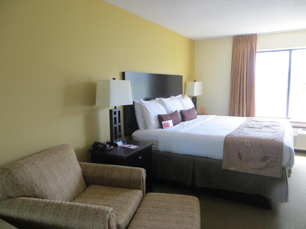 Ramada By Wyndham I-90 3* Lake Delton